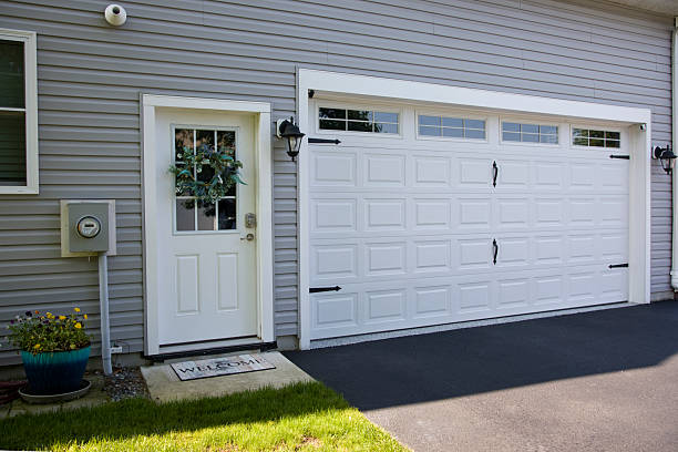 24/7 Emergency Garage Door Panel Replacement experts in Basehor, KS